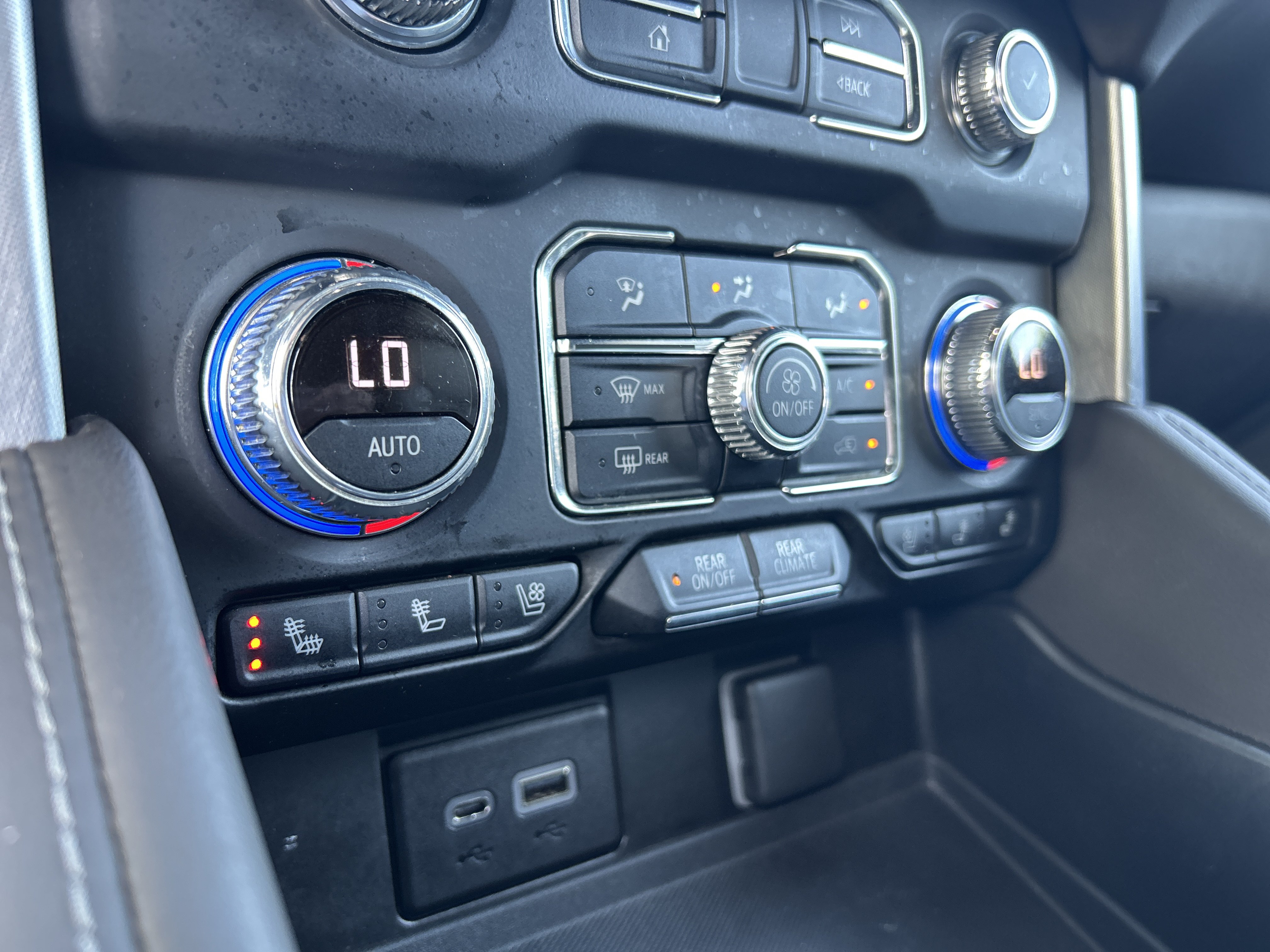 Used 2021 GMC Yukon SLT w/ SLT Luxury Package RWD image 25