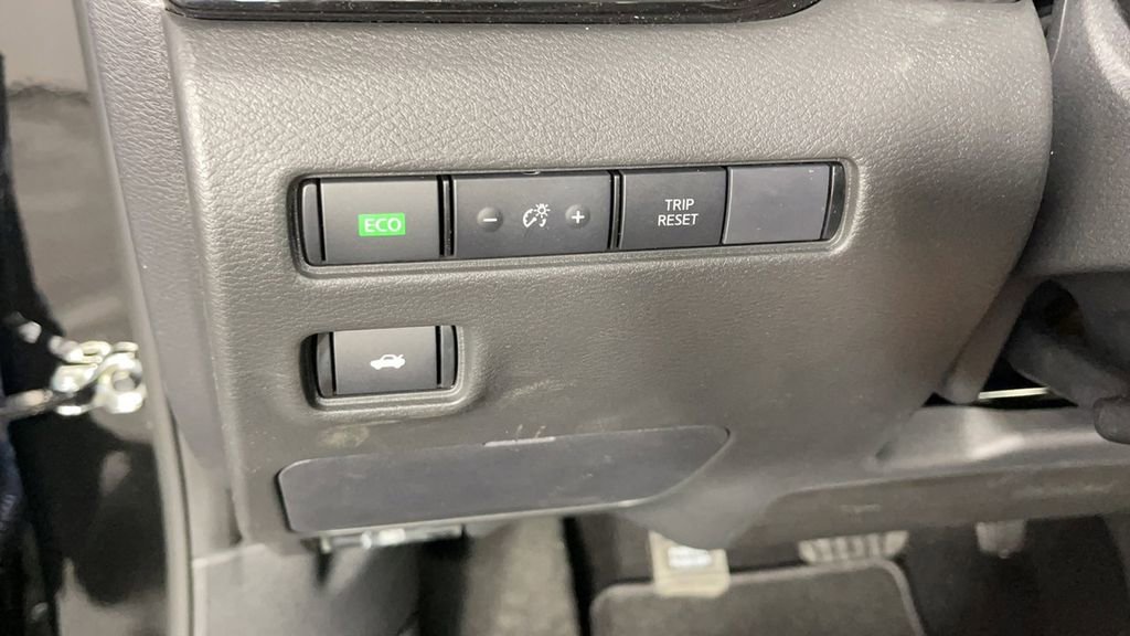 New 2025 Nissan Sentra SV image 28