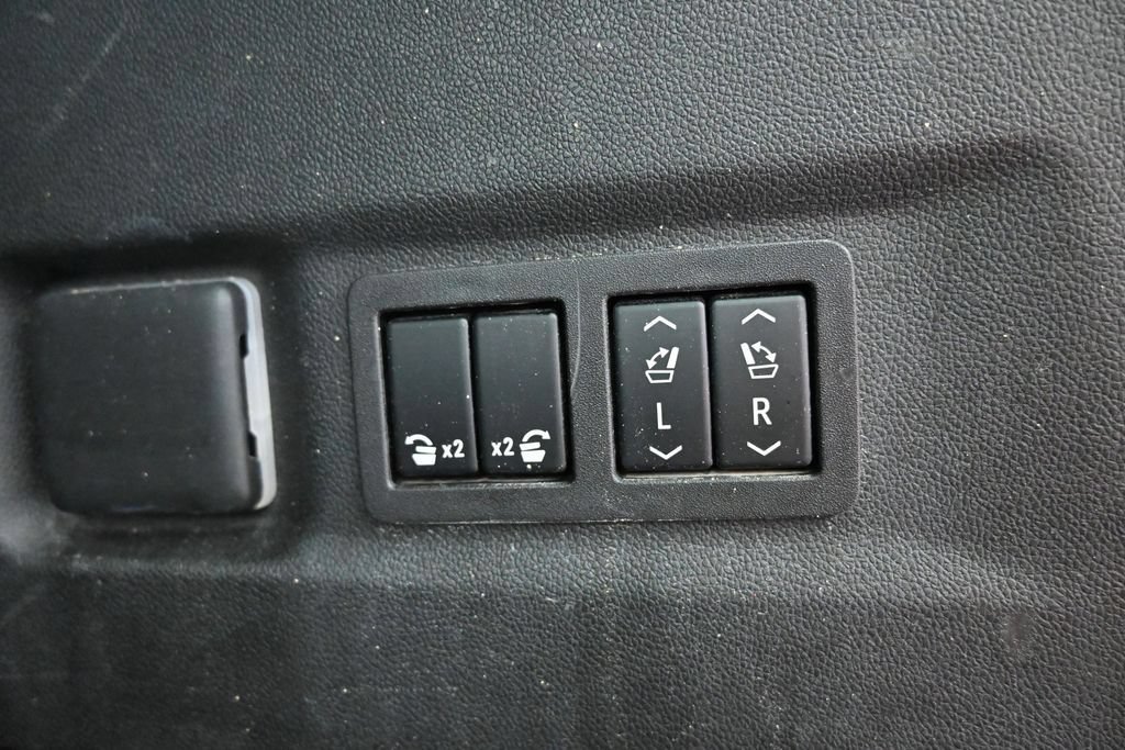 Used 2023 Chevrolet Suburban Premier AWD/4WD image 30