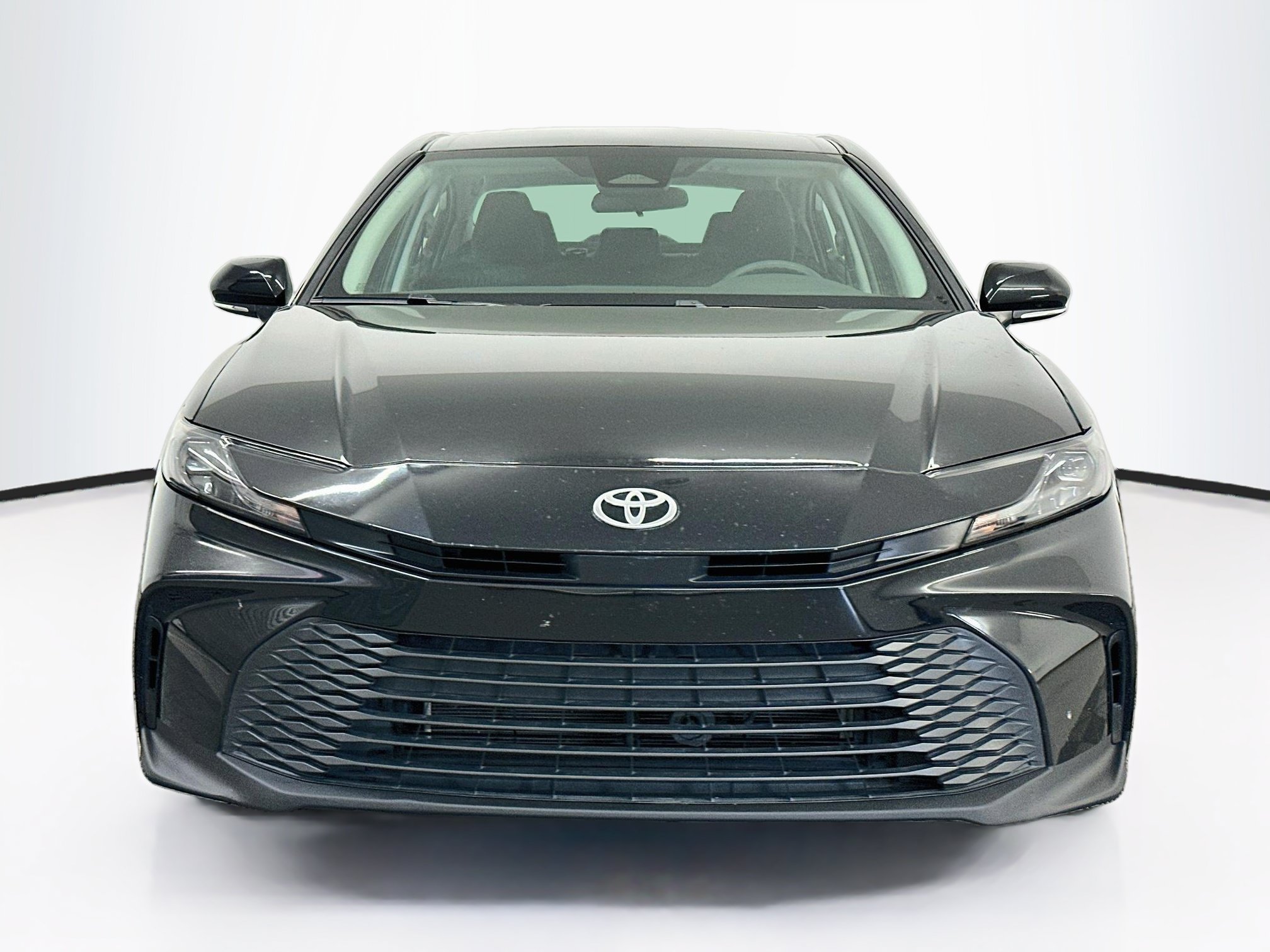 Used 2025 Toyota Camry LE FWD image 2