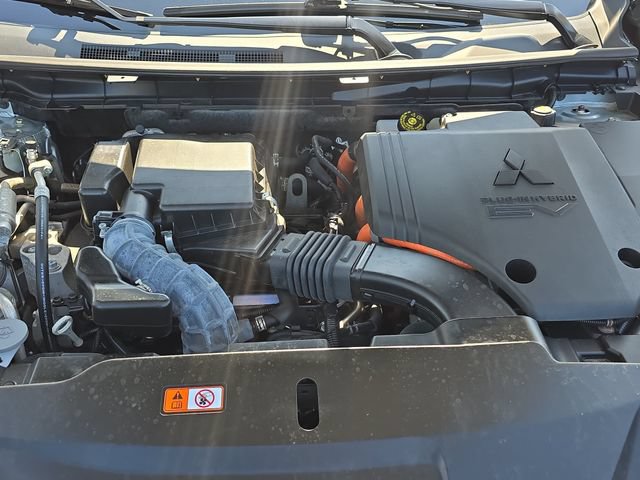 Used 2023 Mitsubishi Outlander 4WD Plug-In Hybrid image 32