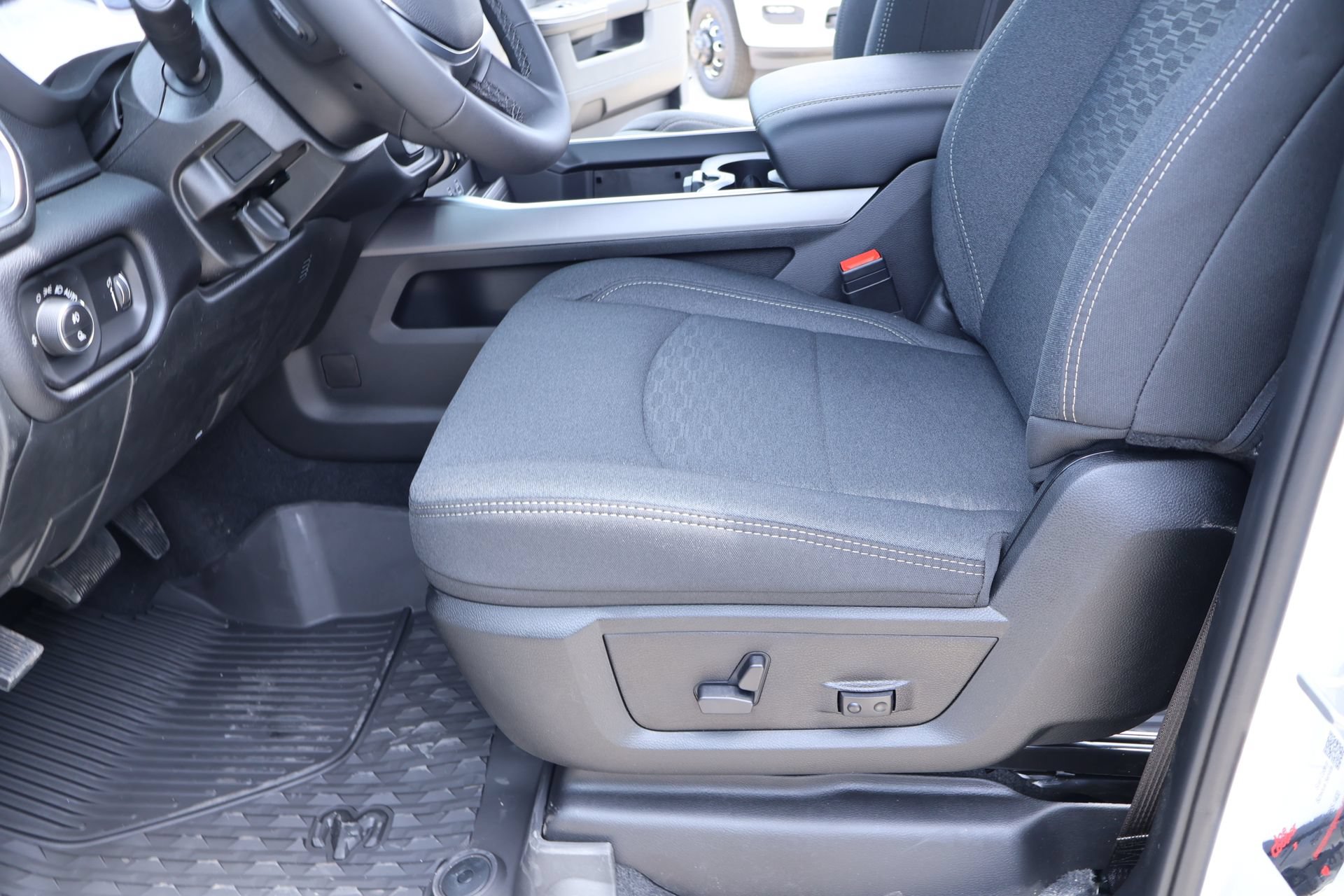 New 2026 RAM 3500 Big Horn AWD/4WD image 12