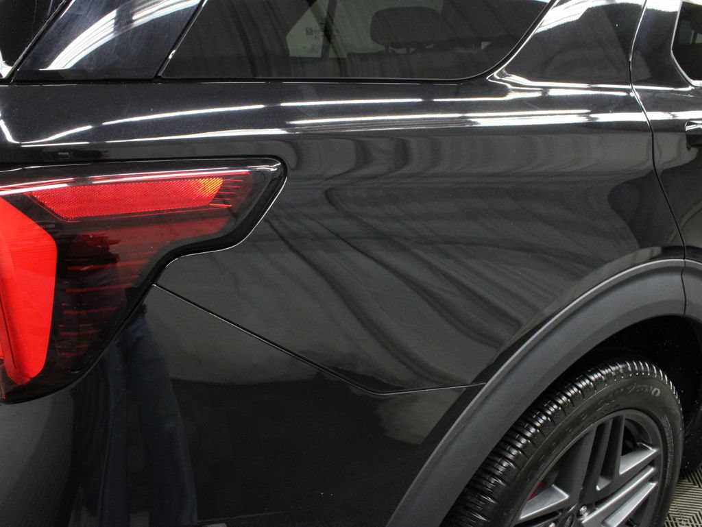 Used 2025 Ford Explorer ST-Line w/ ST-Line Street Pack AWD/4WD image 42