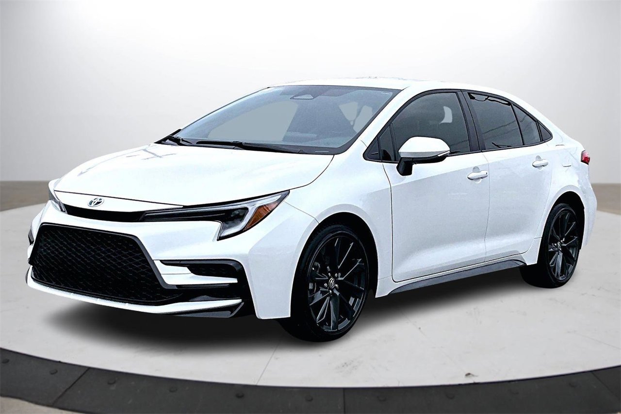 Used 2024 Toyota Corolla LE image 4