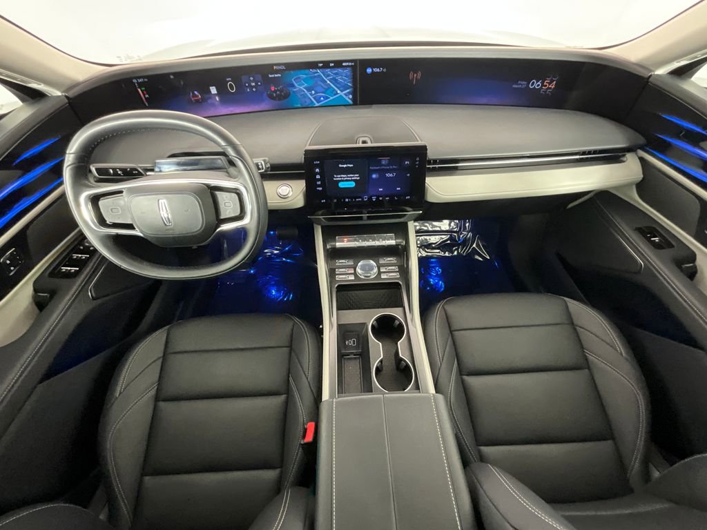 Used 2025 Lincoln Nautilus Premier image 10