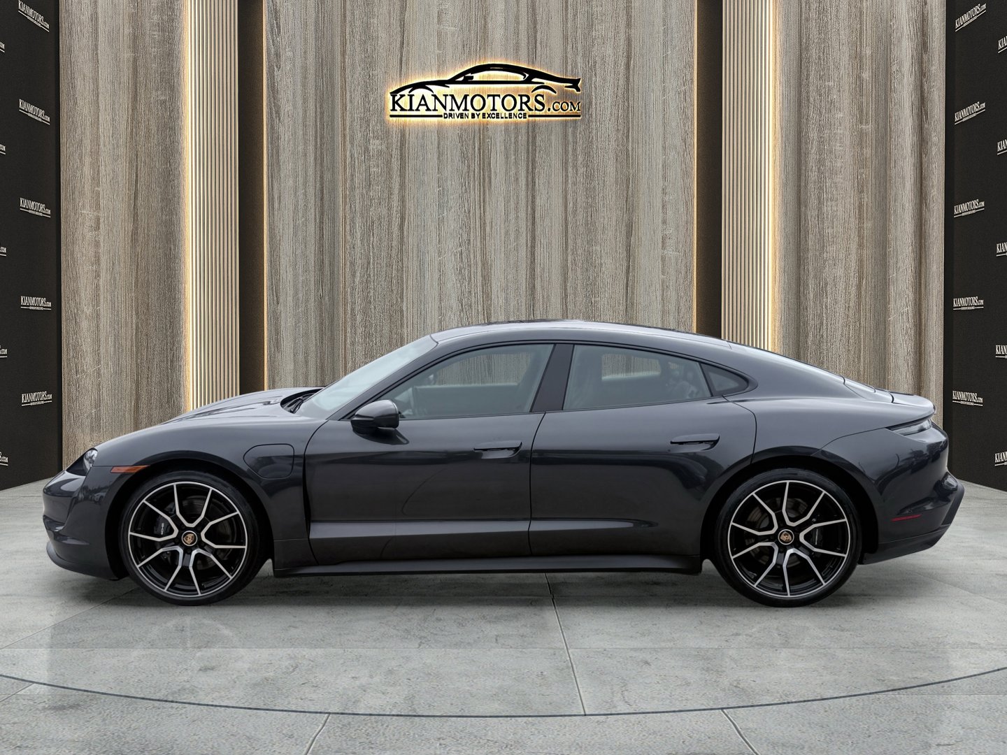 Used 2023 Porsche Taycan image 5