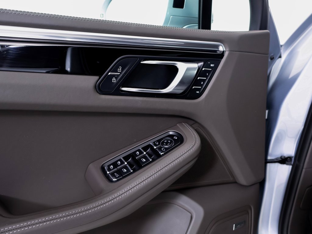 Certified 2023 Porsche Macan S w/ Premium Package Plus image 10
