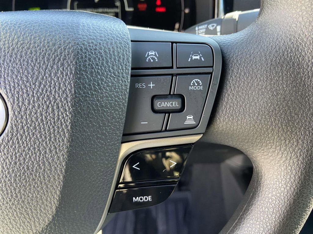 Used 2025 Toyota Camry LE image 33