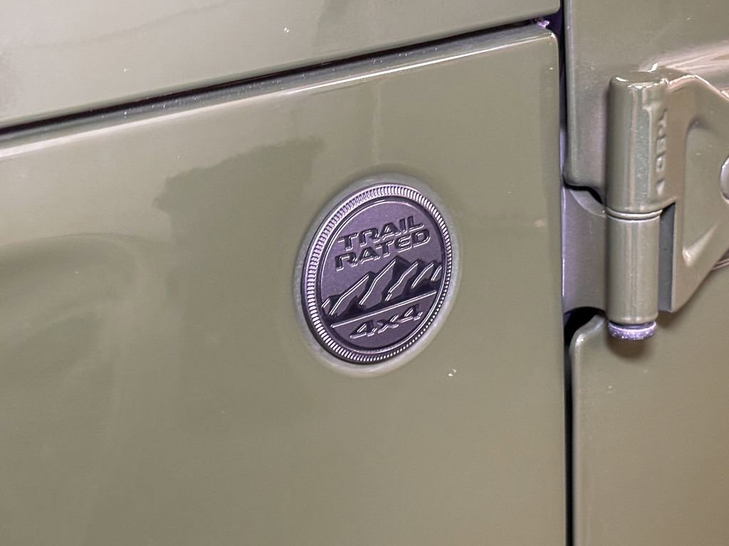 Certified 2023 Jeep Gladiator Sport image 18