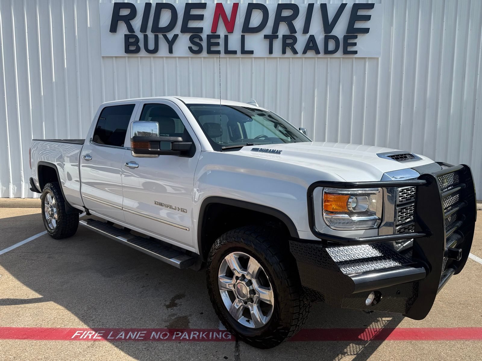 Used 2019 GMC Sierra 2500 Denali w/ Duramax Plus Package AWD/4WD image 9