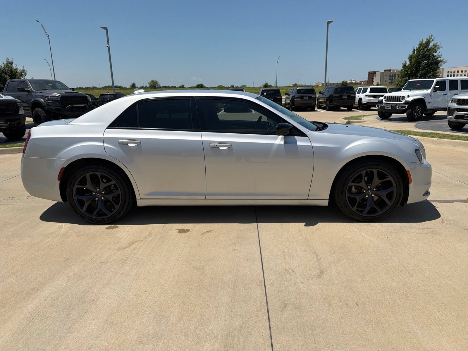 Used 2023 Chrysler 300 Touring w/ Sport Appearance Package RWD image 6