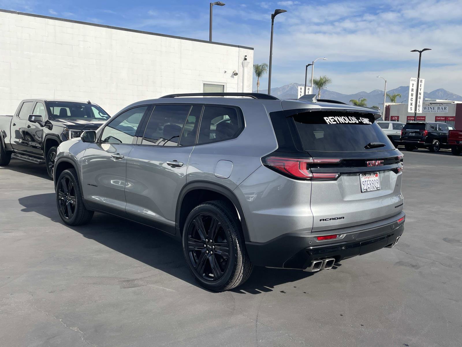 Used 2025 GMC Acadia Elevation w/ Elevation Premium Package image 7