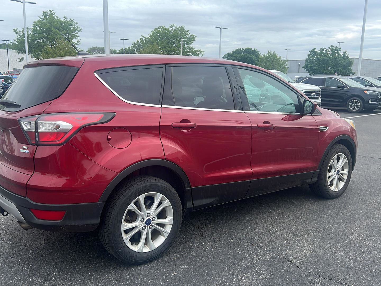 Used 2017 Ford Escape SE w/ SE Cold Weather Package AWD/4WD image 5