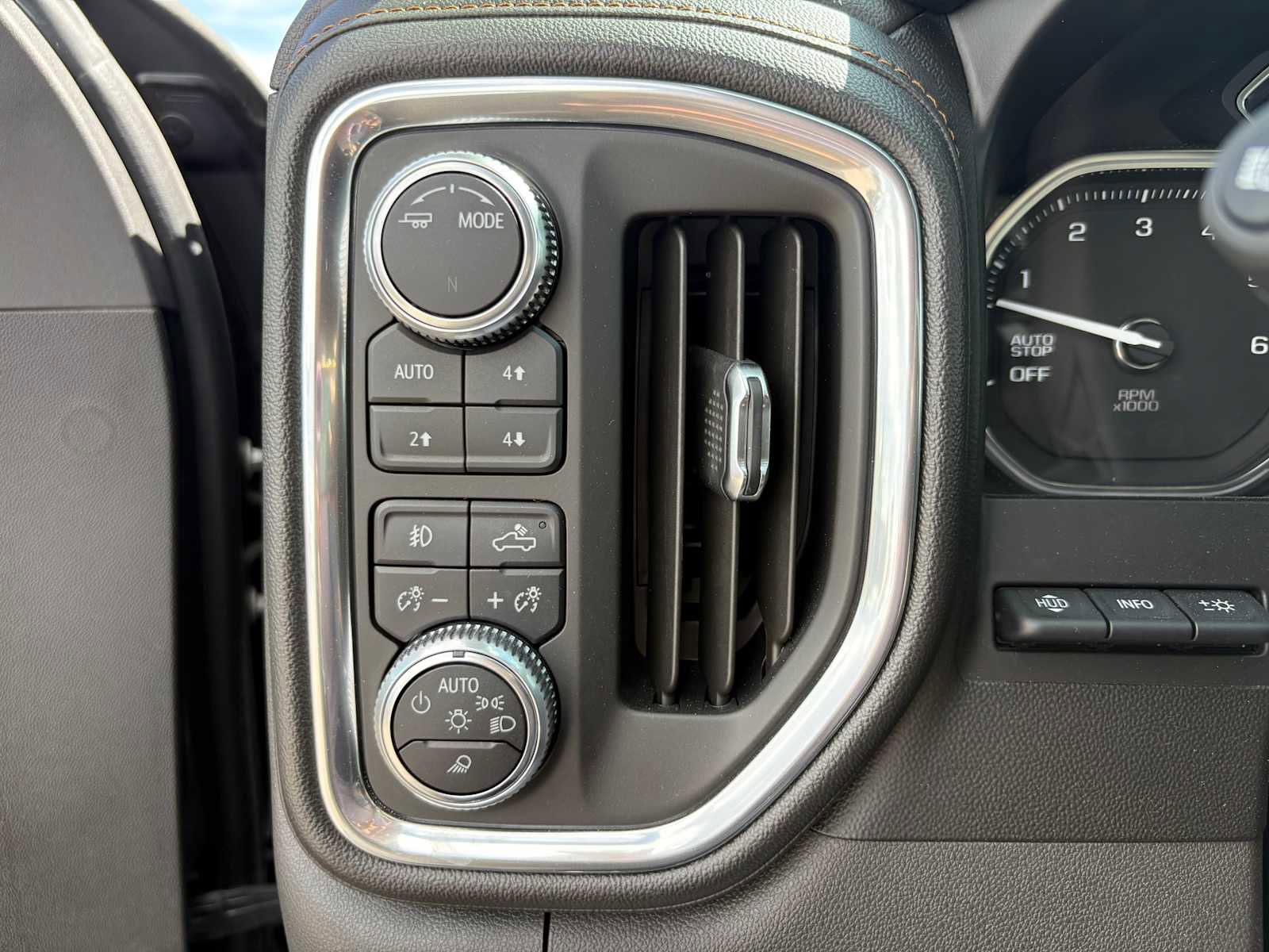 Used 2020 GMC Sierra 1500 AT4 w/ AT4 Premium Package AWD/4WD image 30