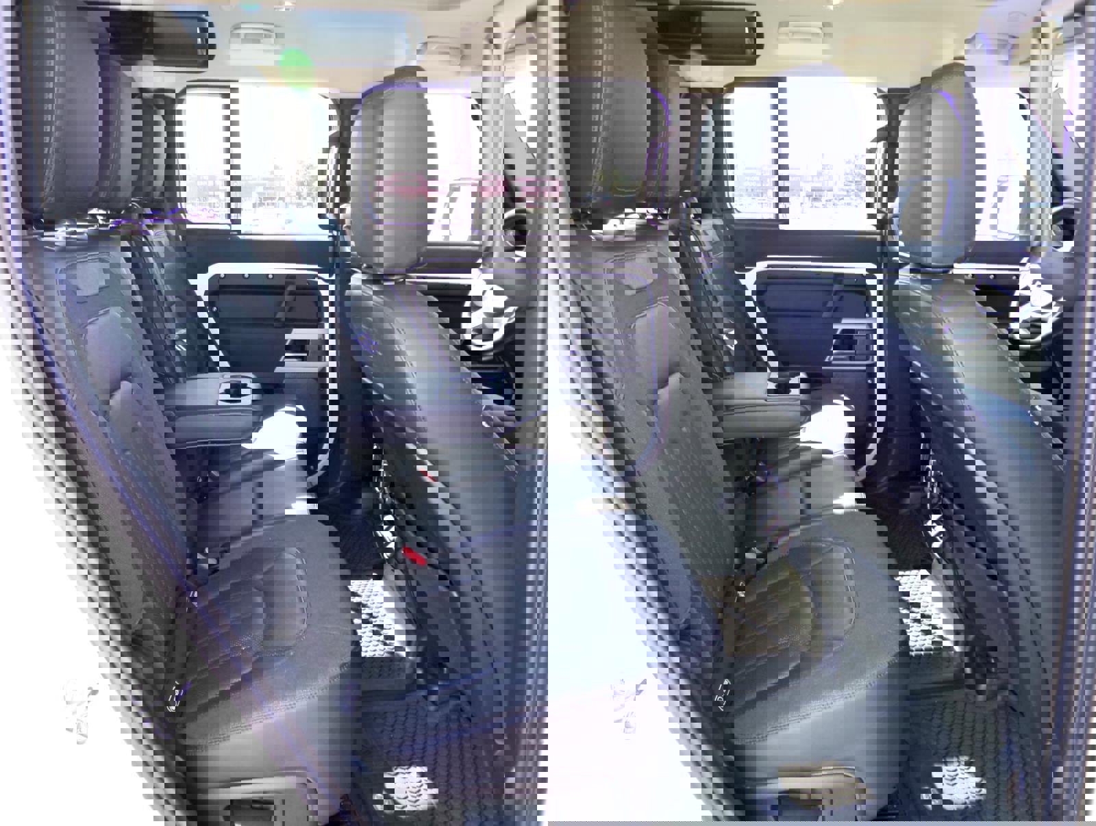 Used 2020 Land Rover Defender 110 SE image 11