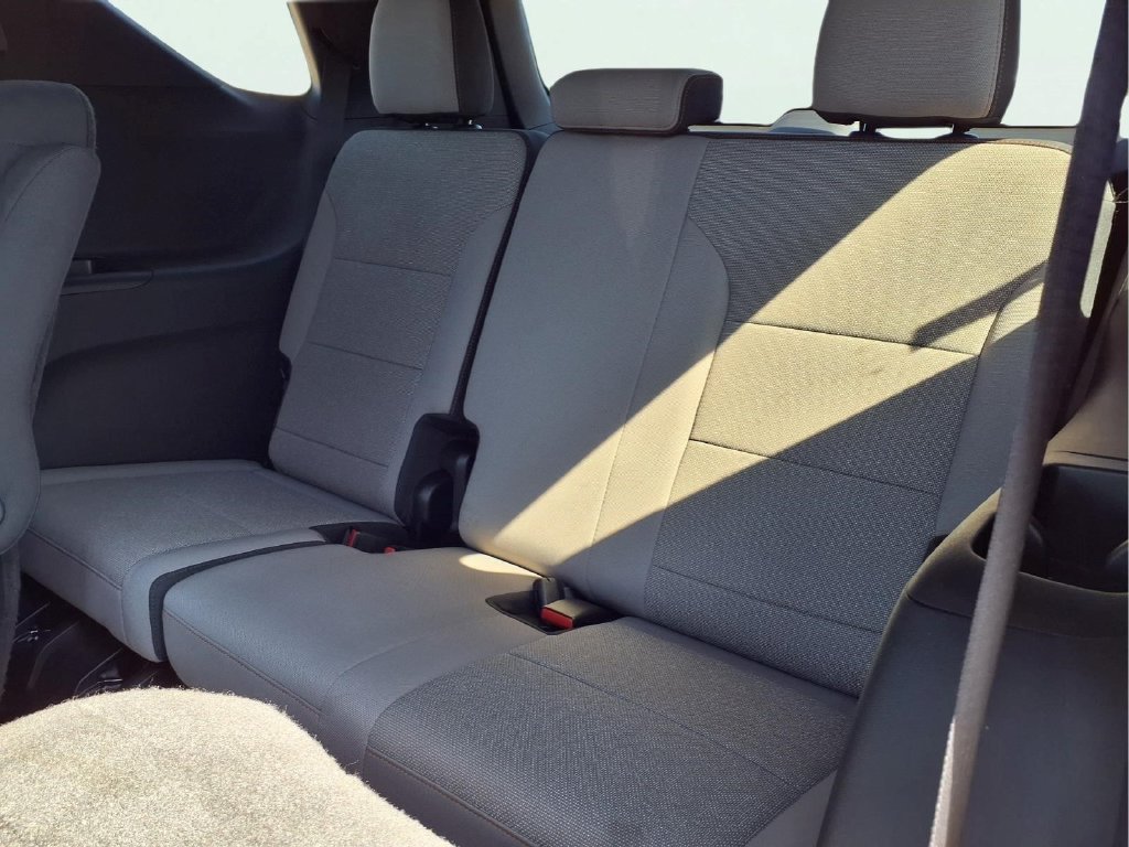 Used 2026 Chevrolet Traverse LT w/ Driver Confidence Package FWD image 24