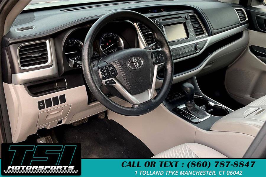 Used 2016 Toyota Highlander LE AWD/4WD image 13