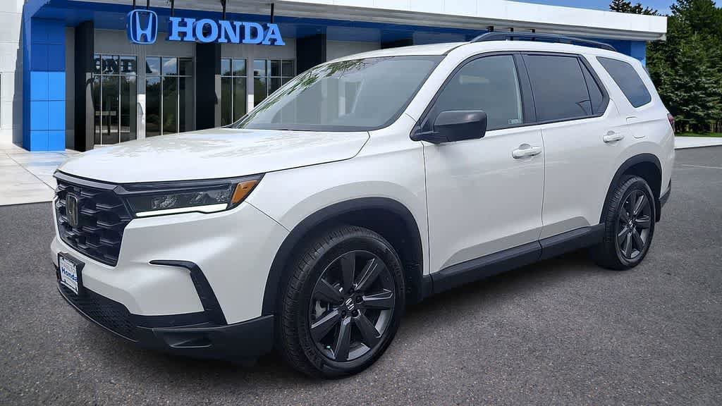 Certified 2025 Honda Pilot Sport image 4