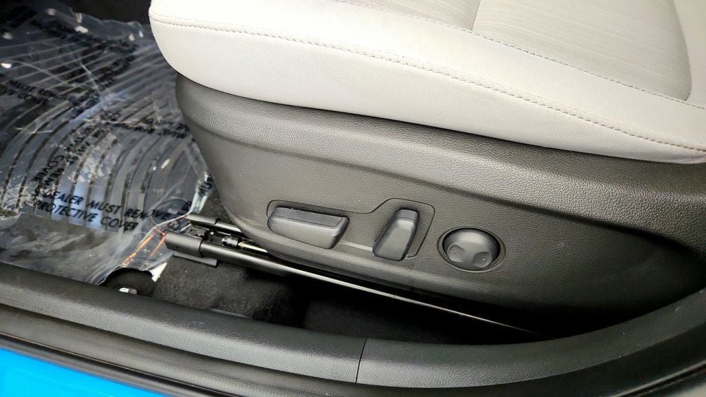 Used 2023 Hyundai Kona SEL w/ Winter Weather Package FWD image 11