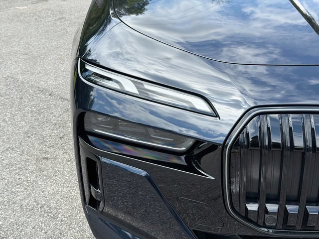 Used 2025 BMW i7 eDrive50 w/ M Sport Package RWD image 9