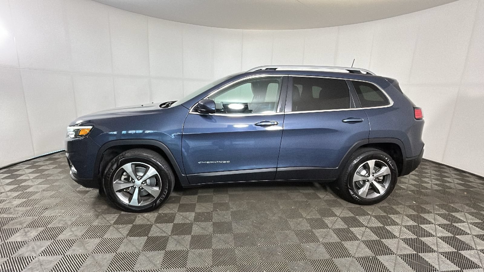Used 2021 Jeep Cherokee Limited AWD/4WD image 6