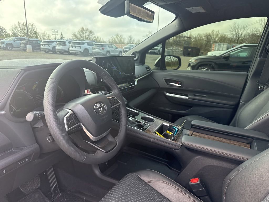 Used 2025 Toyota Sienna Platinum image 19