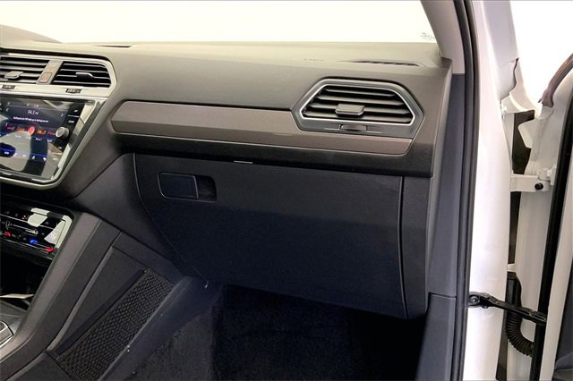 Certified 2023 Volkswagen Tiguan SE w/ Panoramic Sunroof Package image 16
