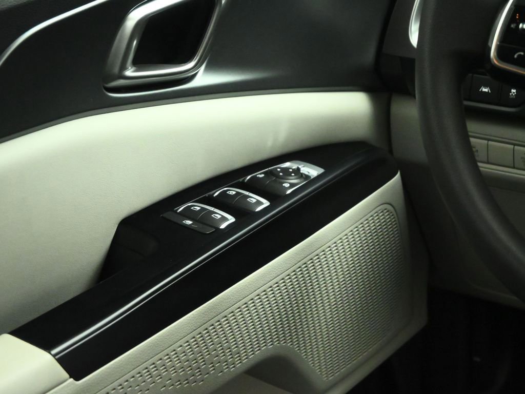 Used 2024 Kia Carnival LX image 40
