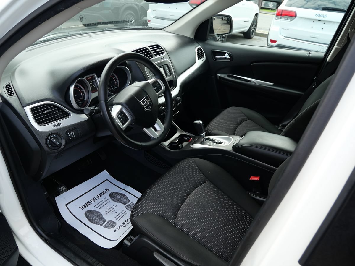 Used 2019 Dodge Journey SE w/ Connectivity Group FWD image 9