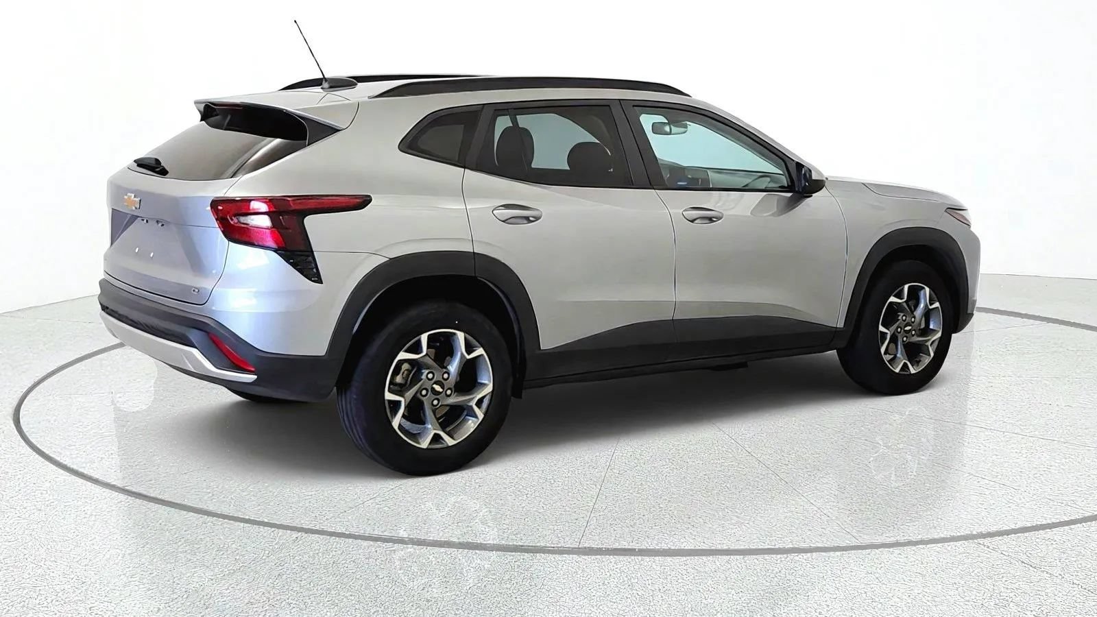 Used 2024 Chevrolet Trax LT FWD image 9
