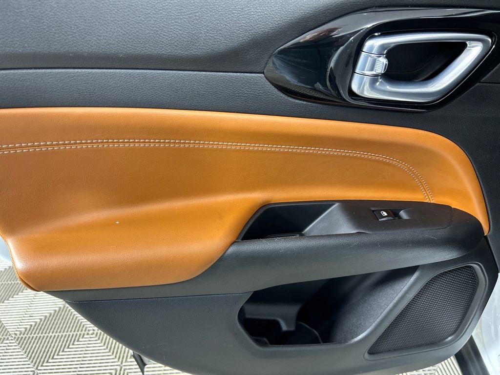 Used 2024 Jeep Compass Limited image 17