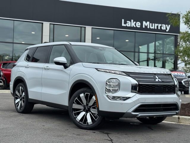 New 2025 Mitsubishi Outlander SE image 1