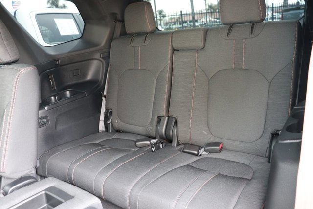 Used 2025 Honda Pilot Sport image 17