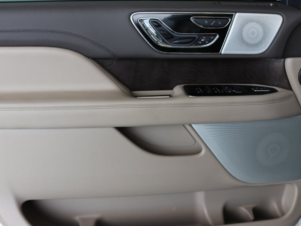 Used 2022 Lincoln Navigator Reserve AWD/4WD image 24