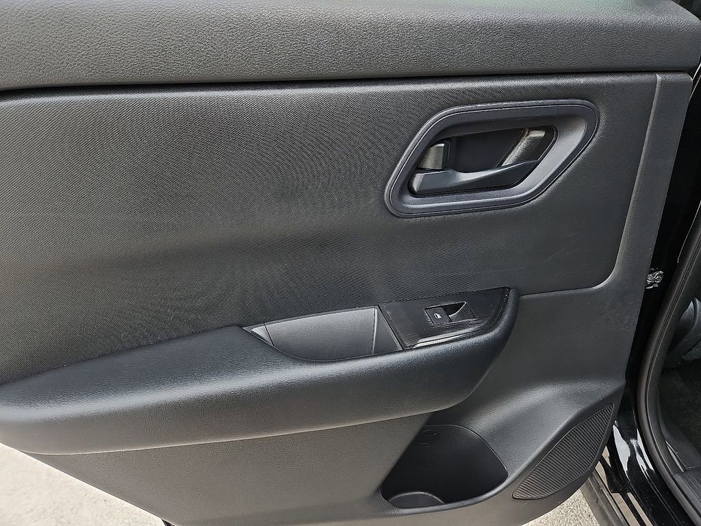 Used 2024 Nissan Rogue S image 15