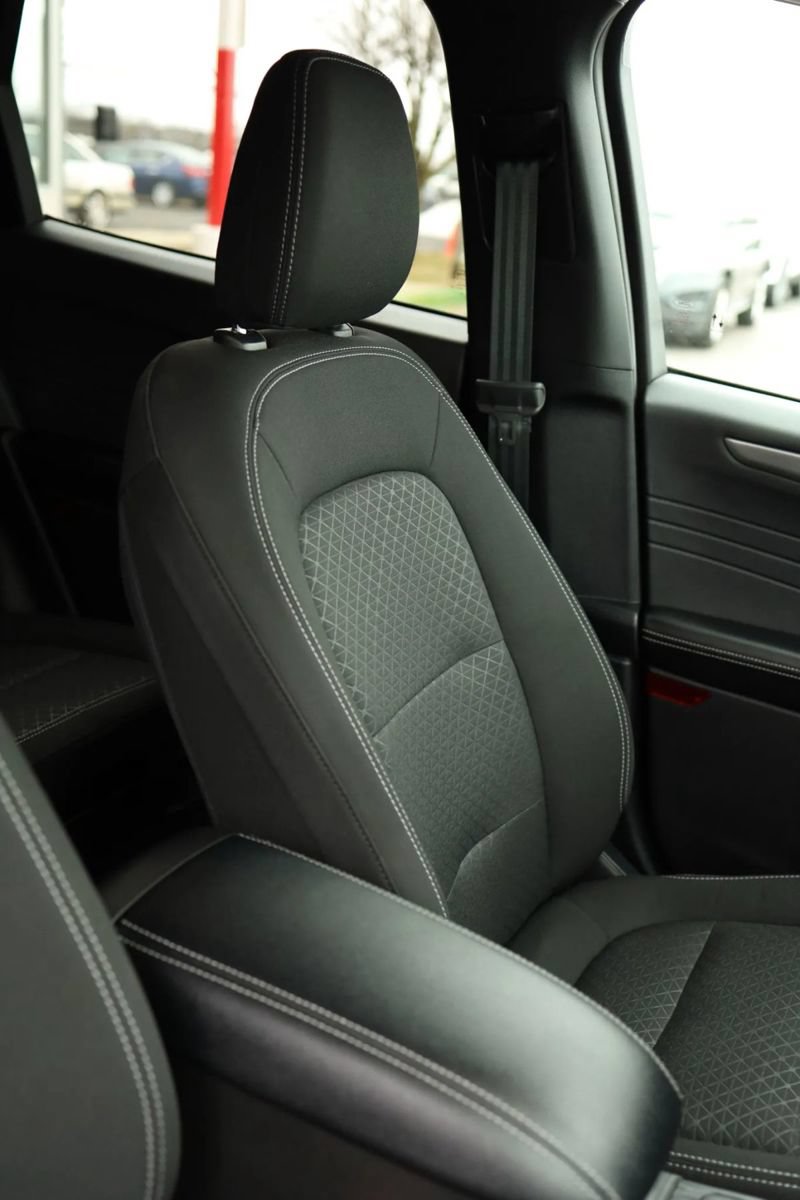 Used 2025 Ford Escape Active w/ Cold Weather Package AWD/4WD image 49