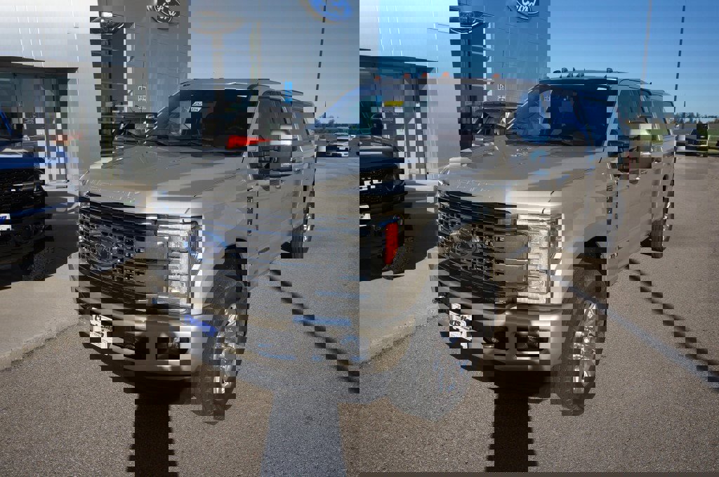 Used 2017 Ford F250 Platinum w/ Platinum Ultimate Package image 18