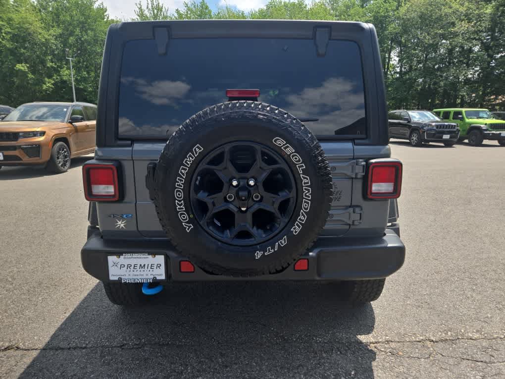 Used 2023 Jeep Wrangler Unlimited w/ Cold Weather Group AWD/4WD image 5