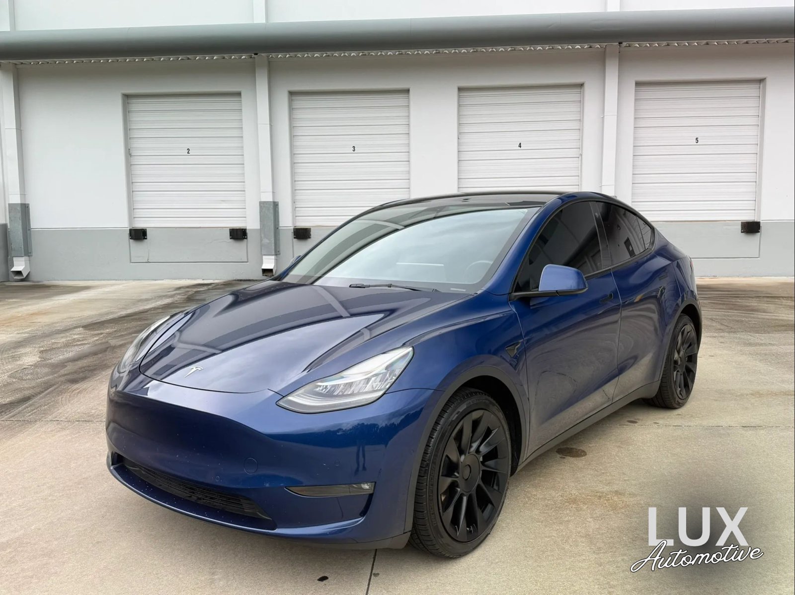 Used 2022 Tesla Model Y Long Range AWD/4WD image 1