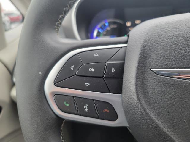 Used 2024 Chrysler Pacifica Select image 13