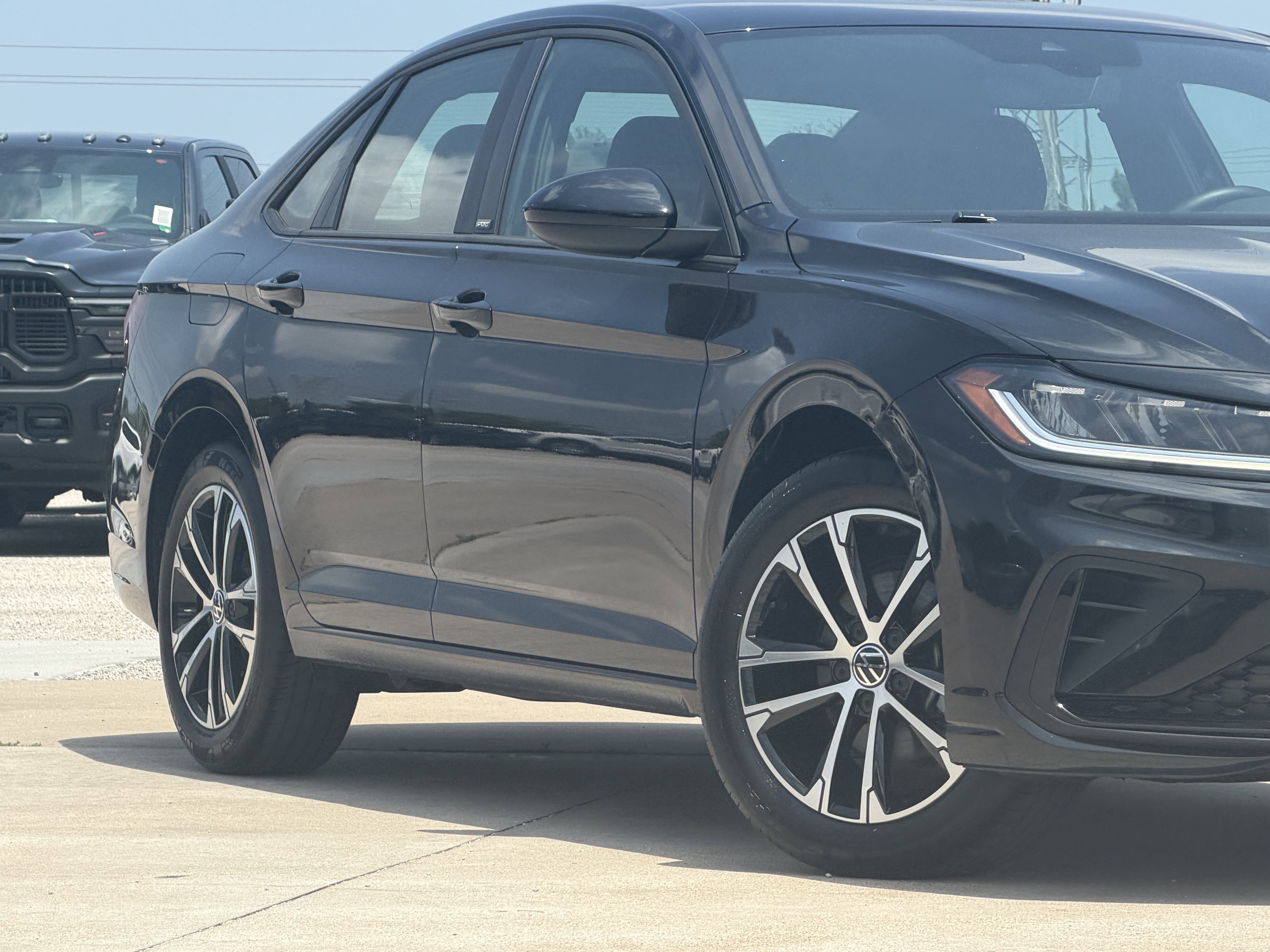 Used 2025 Volkswagen Jetta Sport FWD image 9