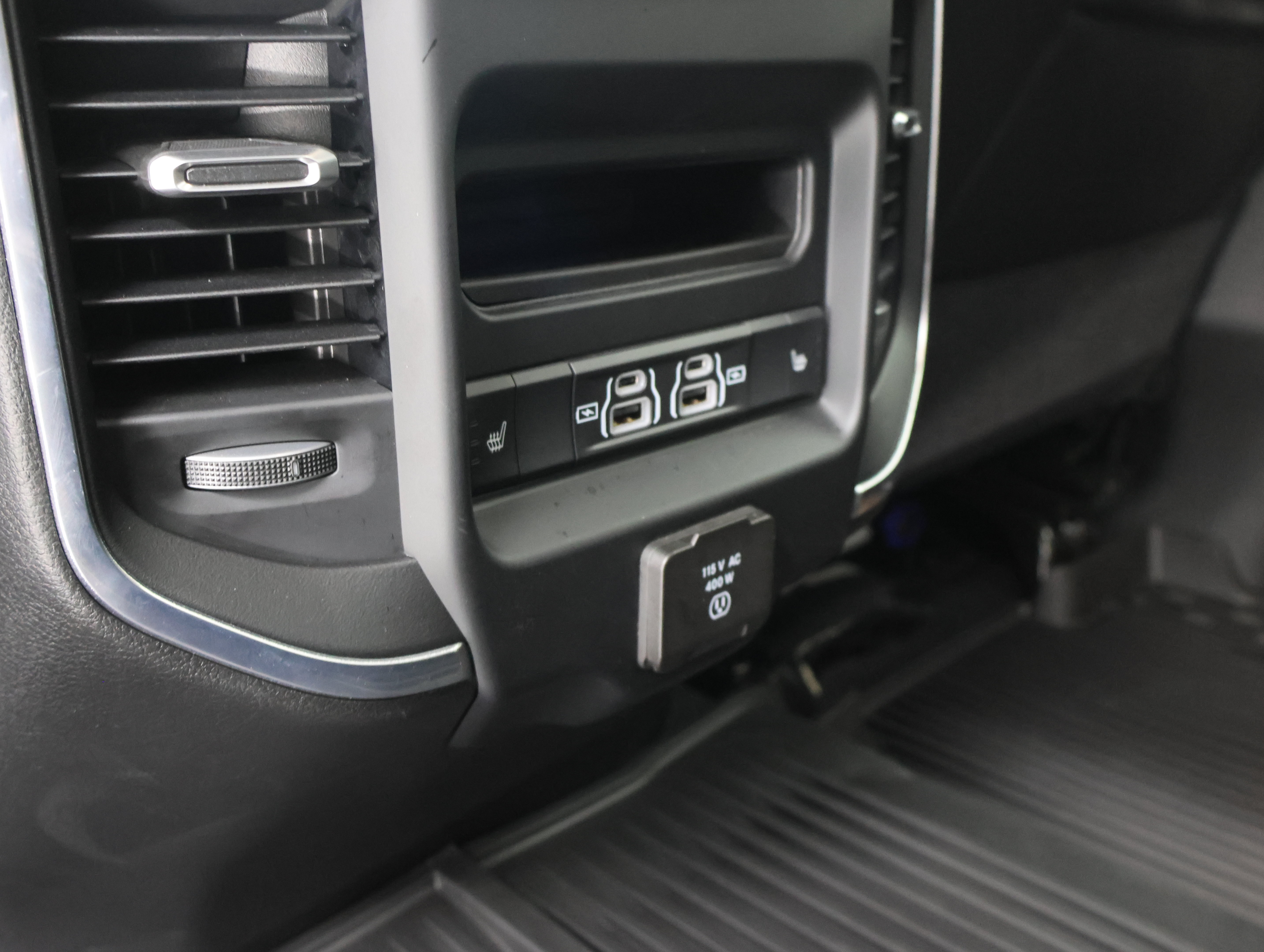 Used 2024 RAM 2500 Laramie w/ Night Edition AWD/4WD image 36