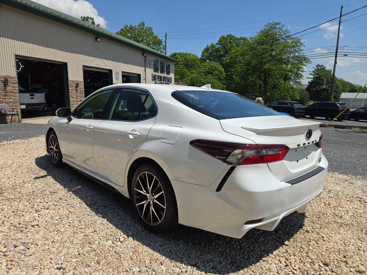 Used 2022 Toyota Camry SE w/ Cold Weather Package AWD/4WD image 4
