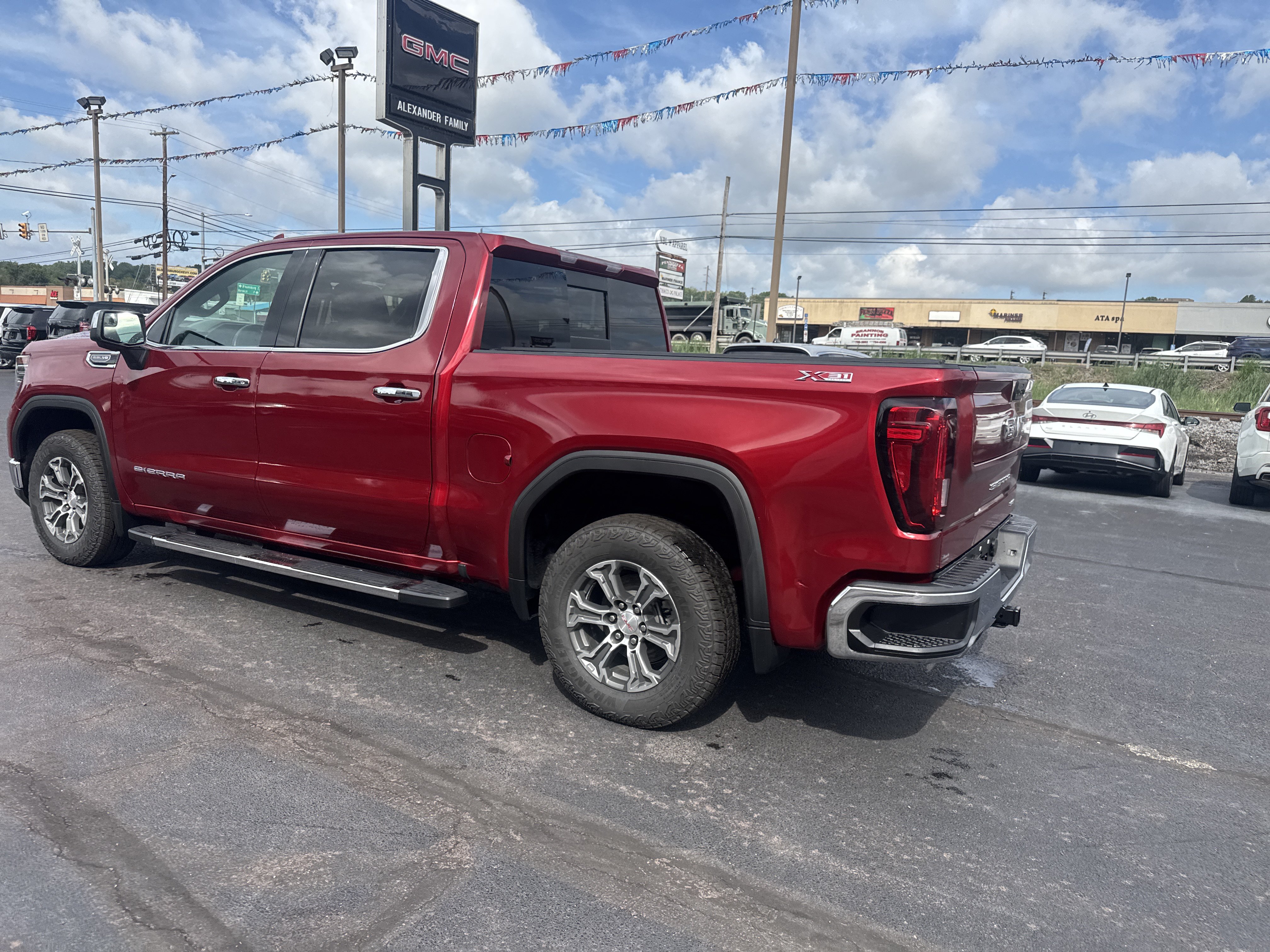 Used 2023 GMC Sierra 1500 SLT w/ SLT Convenience Package AWD/4WD image 10