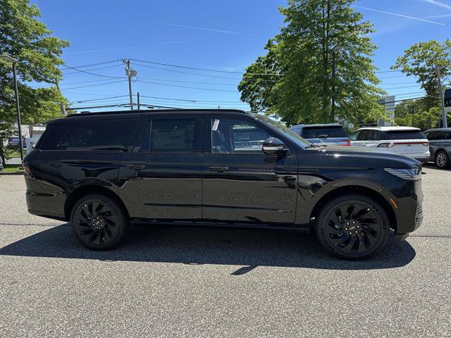New 2026 Lincoln Navigator L Reserve w/ Jet Appearance Package AWD/4WD image 3