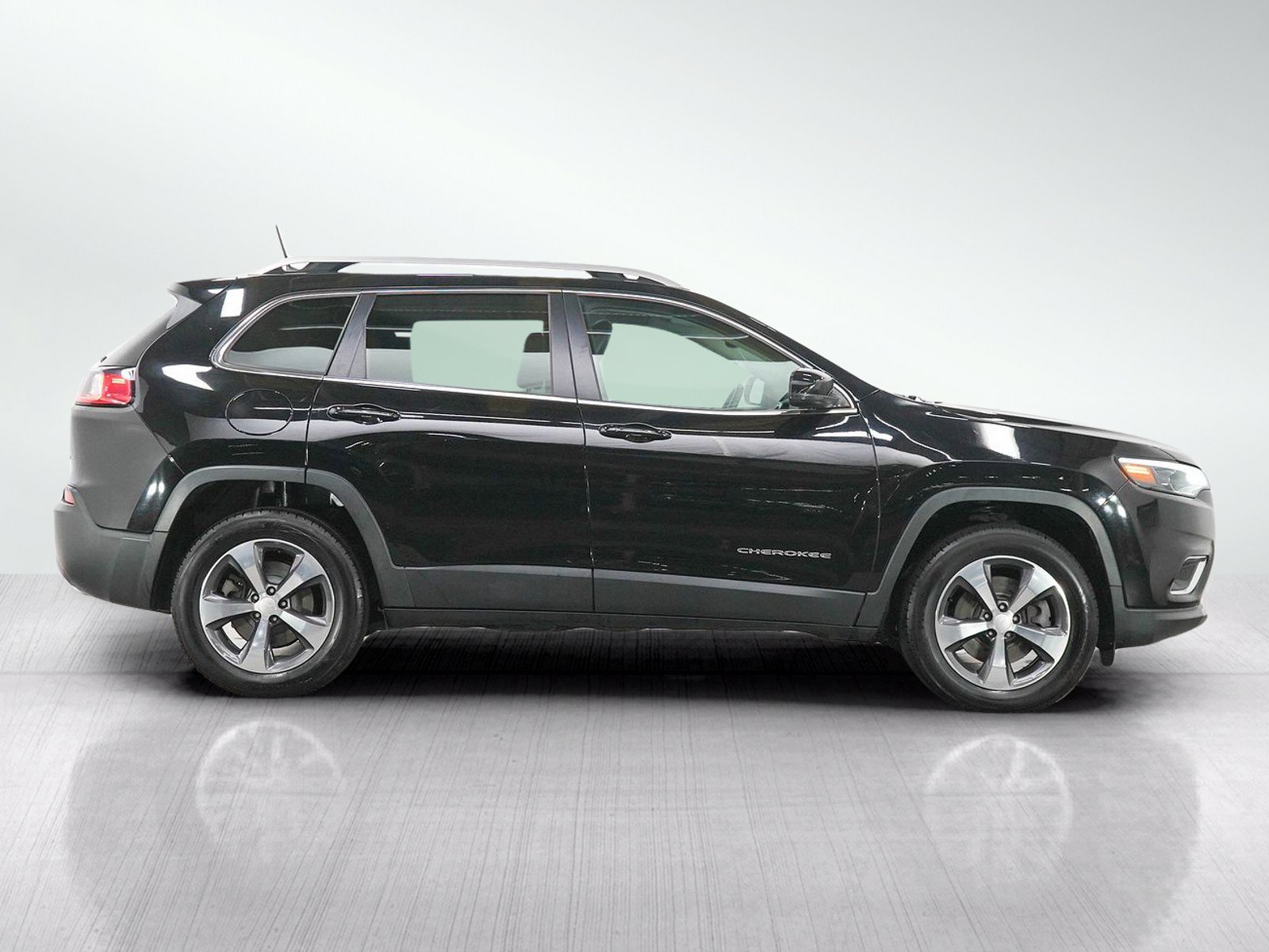 Used 2019 Jeep Cherokee Limited AWD/4WD image 6