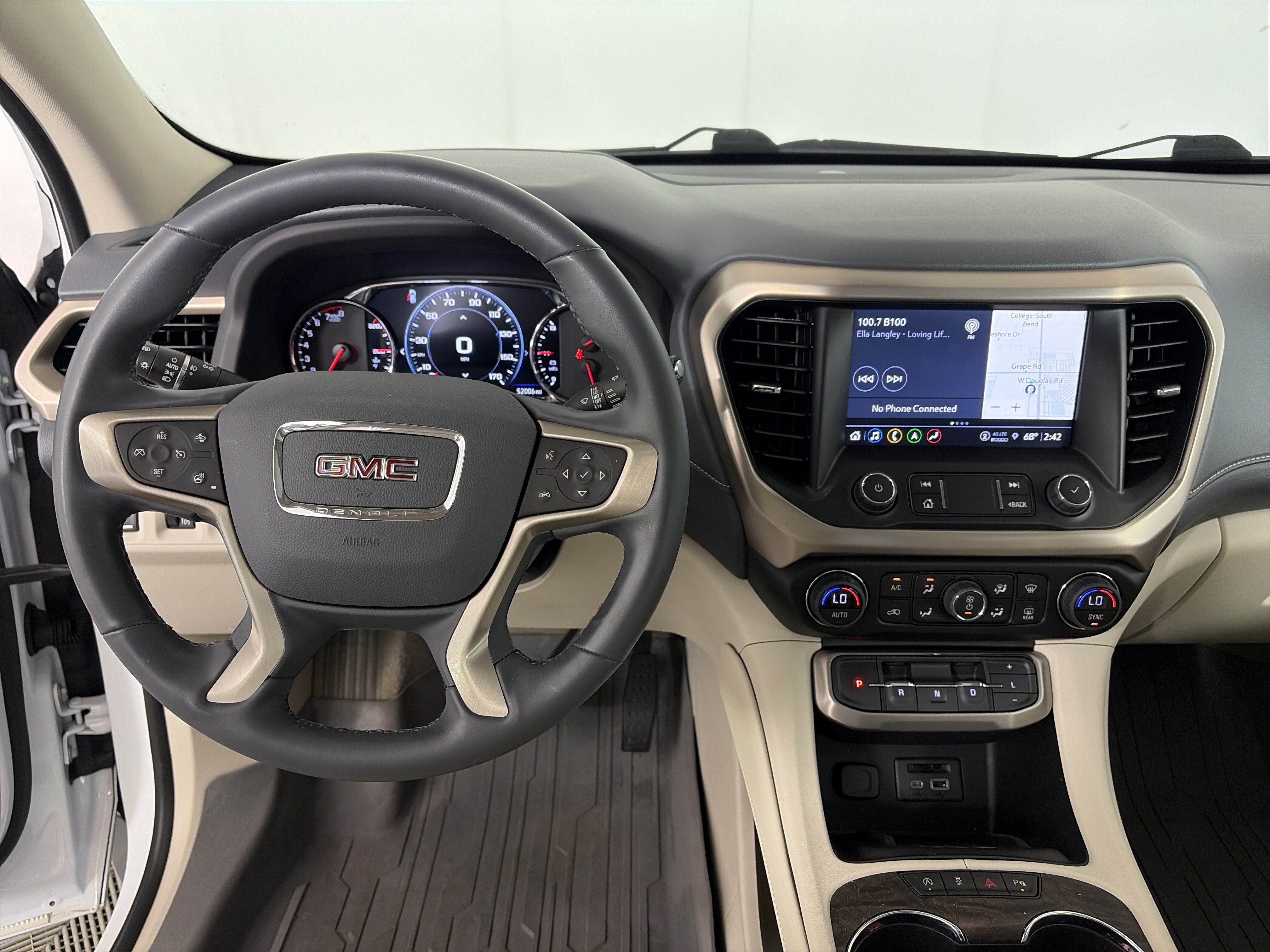 Certified 2023 GMC Acadia Denali w/ Denali Ultimate Package AWD/4WD image 3