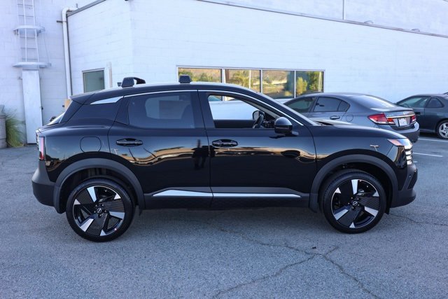 New 2025 Nissan Kicks SR image 3