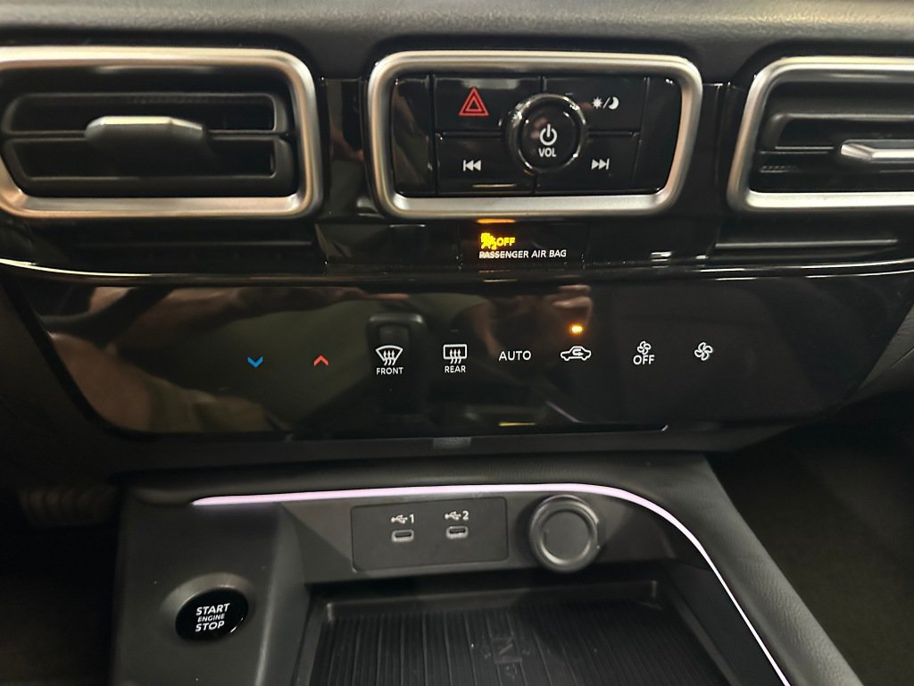 Used 2026 Nissan Sentra SR w/ Floor Mat Package FWD image 14