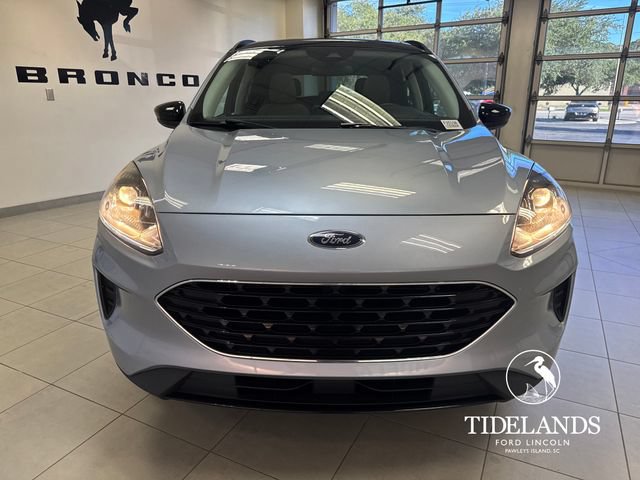 Used 2022 Ford Escape SE w/ SE Sport Appearance Package FWD image 3